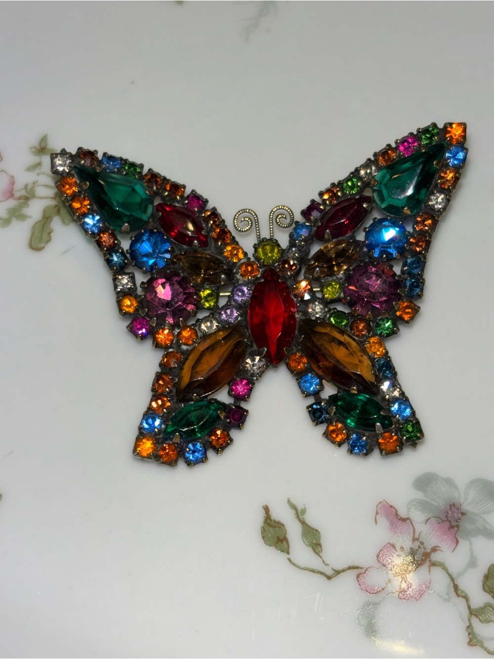 Vintage WEISS unsigned multicolor rhinestones butterfly brooch - Picture 2 of 6